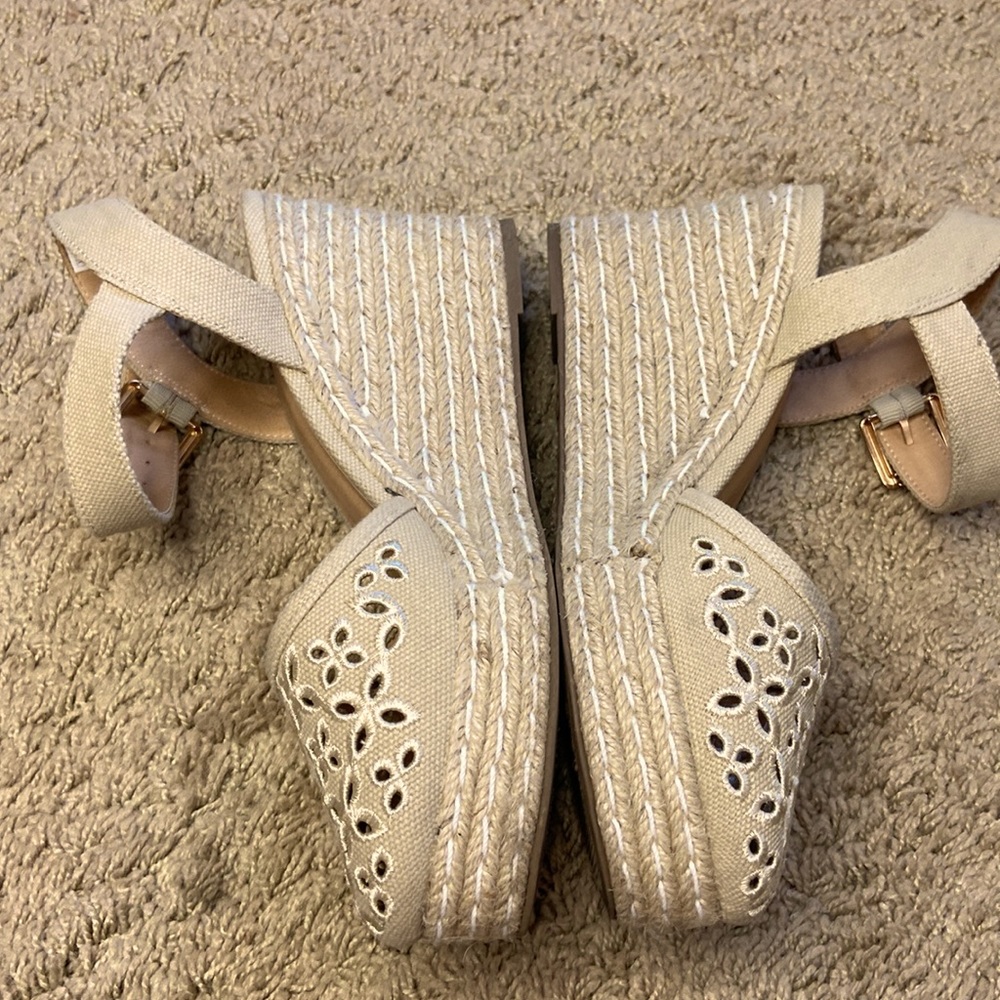 Skechers Women Beige Eyelet Pattern Turtledove Espadrille Wedge Shoes Size 8 - Picture 3 of 11